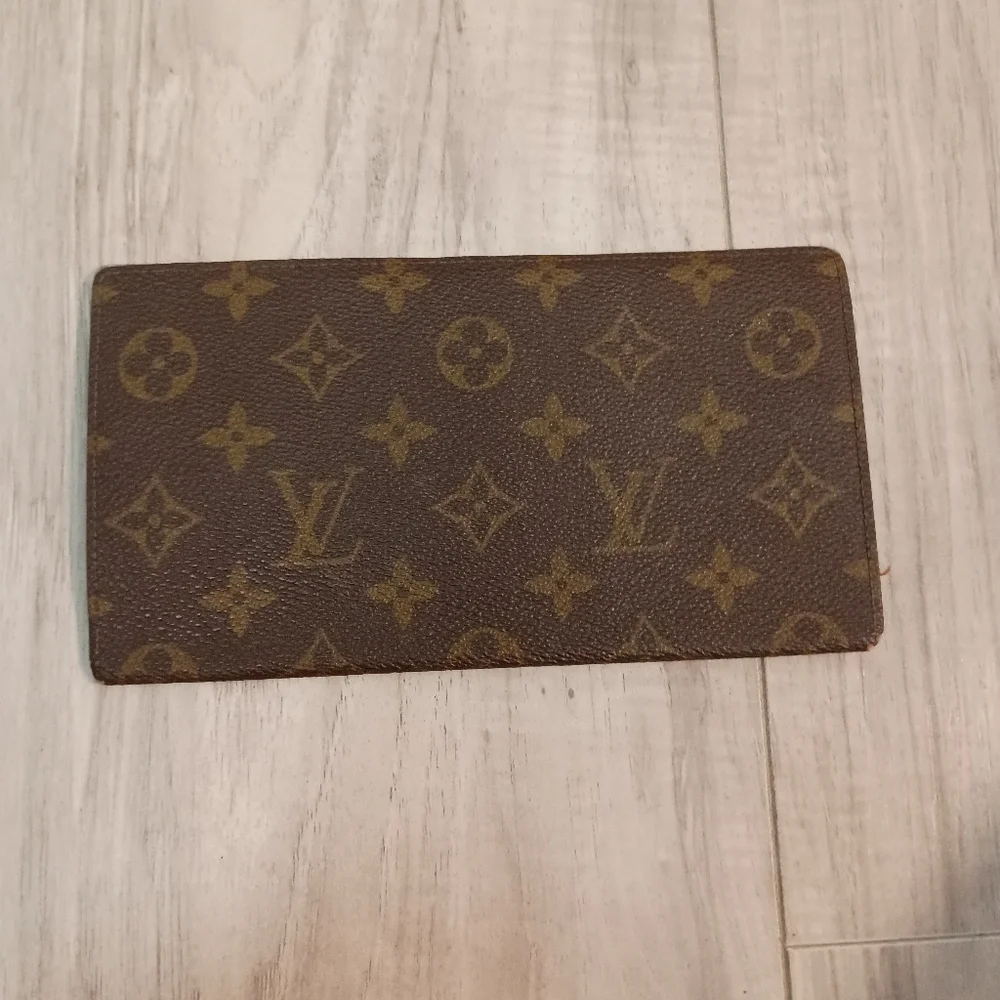Louis Vuitton Brown Monogram Wallet with Gold Accents - Picture 2 of 11